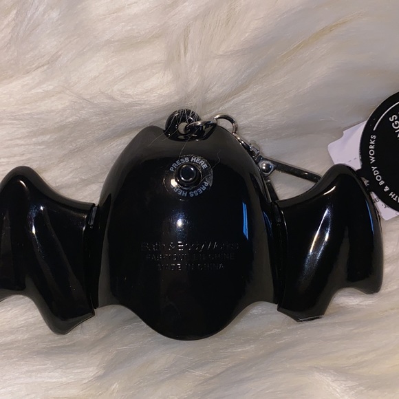 Bats 🦇 Flapping Wings Pocket Bac Holder & Encanted Candy Potion Sanitizer - Picture 5 of 8